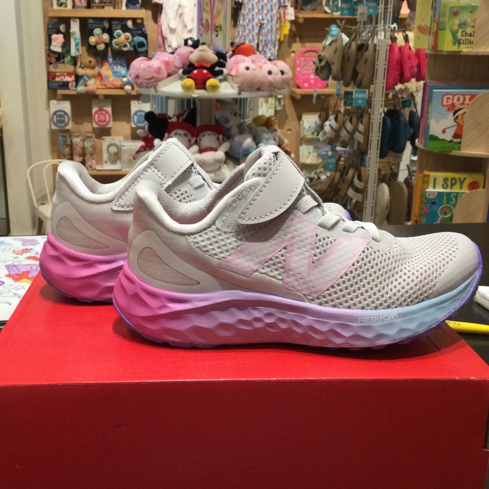 Girls New Balance Fresh Foam Arishi v4 Bungee Lace with Top Velcro Grey/Pink - Picture 3 of 6